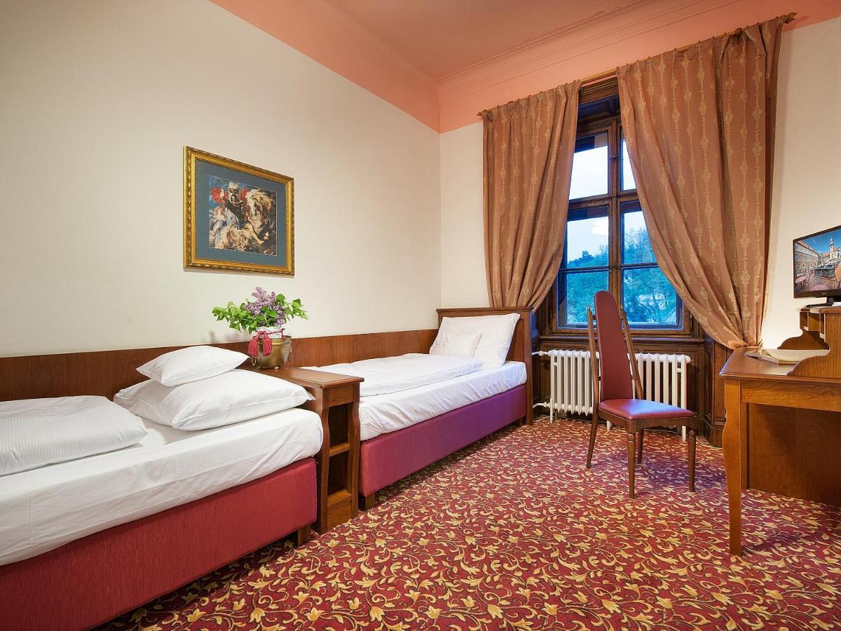 Ea Zamecky Hotel Hrubá Skála エクステリア 写真