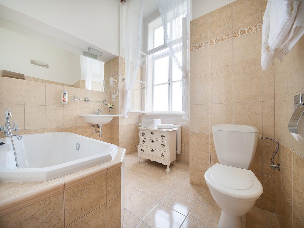 Ea Zamecky Hotel Hrubá Skála エクステリア 写真