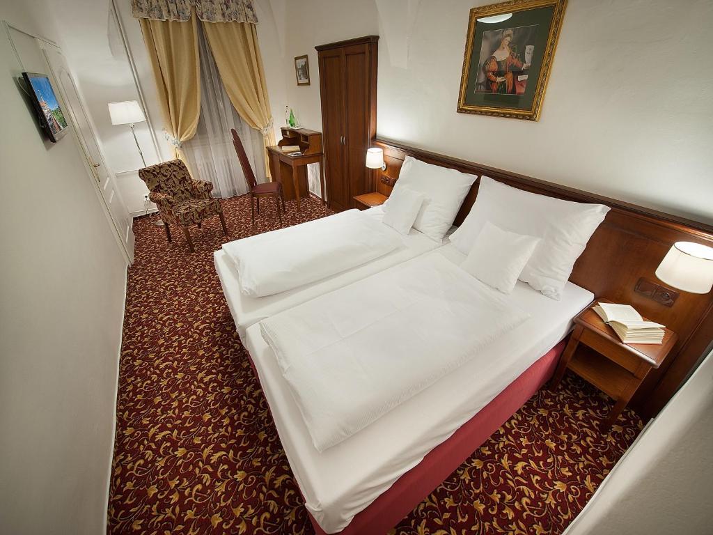 Ea Zamecky Hotel Hrubá Skála エクステリア 写真